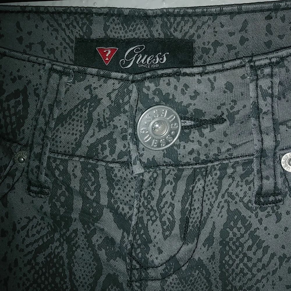 Guess 27x29 Snake Reptile Pattern Gray Cotton Skinny Pants - Picture 8 of 11